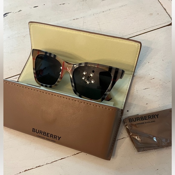 Burberry nova check Elsa sunglasses - Picture 4 of 7